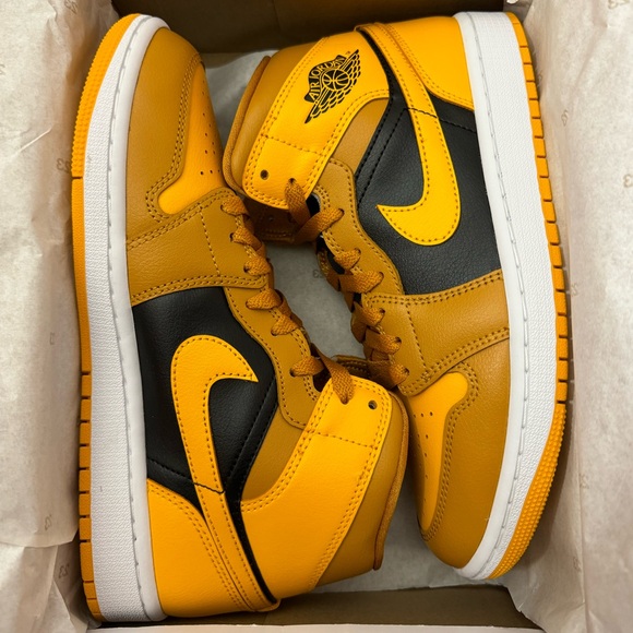 Women’s Air Jordan 1 Mid Chutney - Picture 1 of 2